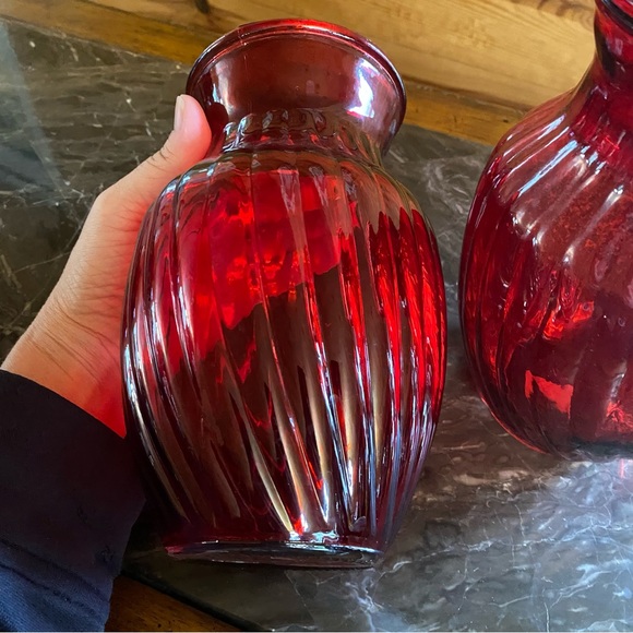 Two Gorgeous Glass Vases - Picture 7 of 11